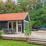 4 Bedroom Beautiful In Holiday home