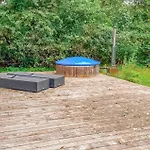 4 Bedroom Beautiful In Holiday home *
