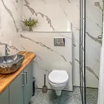 4 Bedroom Beautiful In Holiday home *