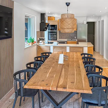 4 Bedroom Beautiful In