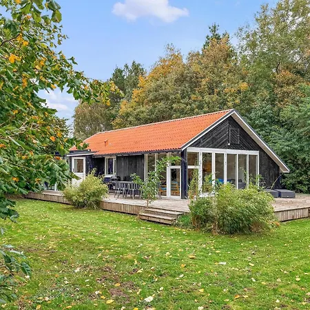 4 Bedroom Beautiful In Σπίτι διακοπών Oksbøl