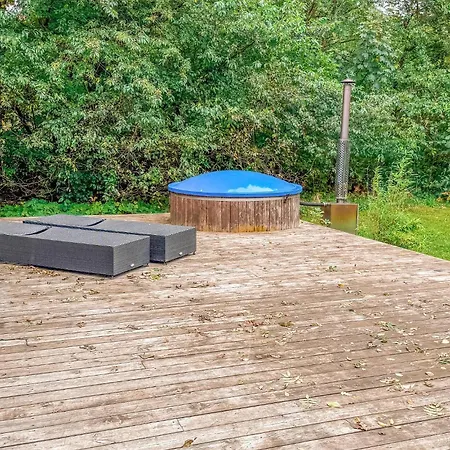 4 Bedroom Beautiful In Holiday home *
