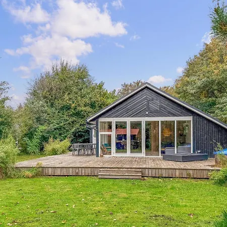 4 Bedroom Beautiful In * Oksbol (Syddanmark)
