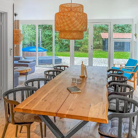 4 Bedroom Beautiful In Oksbøl