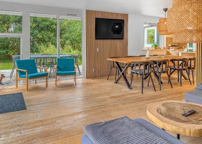 4 Bedroom Beautiful In Σπίτι διακοπών *