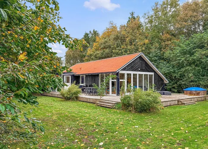 4 Bedroom Beautiful In Σπίτι διακοπών Oksbøl