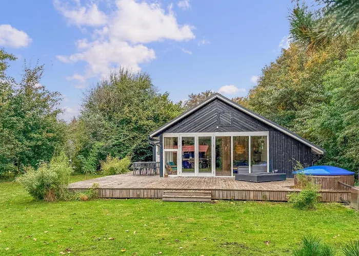 4 Bedroom Beautiful In * Oksbøl