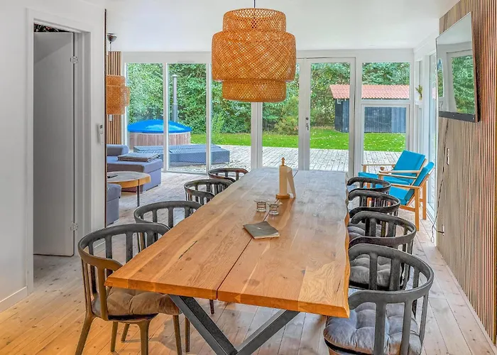 4 Bedroom Beautiful In Oksbøl