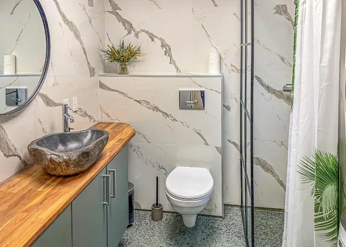 4 Bedroom Beautiful In Σπίτι διακοπών *